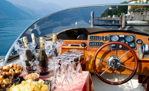 Aperitivo in barca lago di Garda